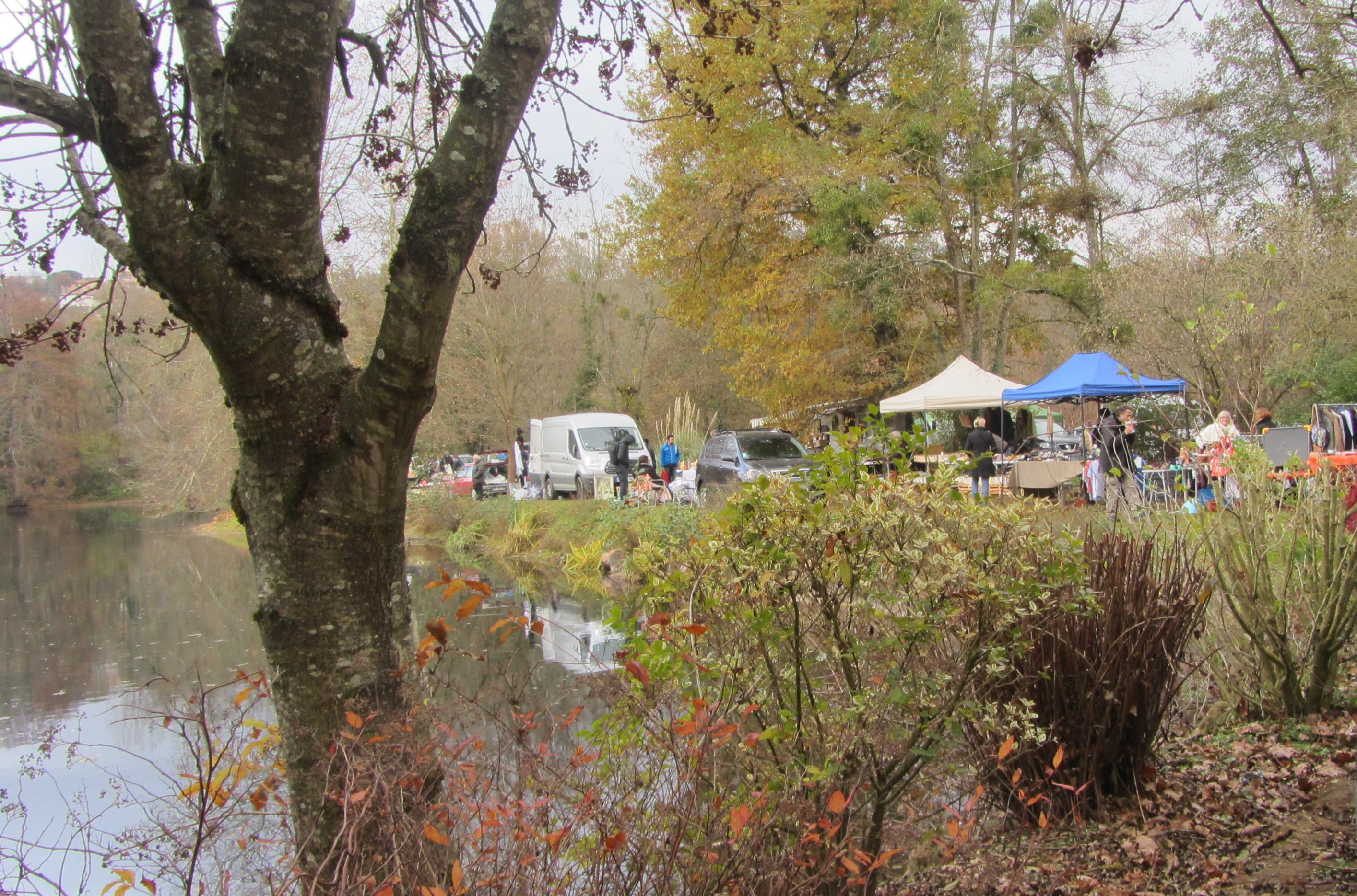 Val d'Oingt, Petit lac, brocante