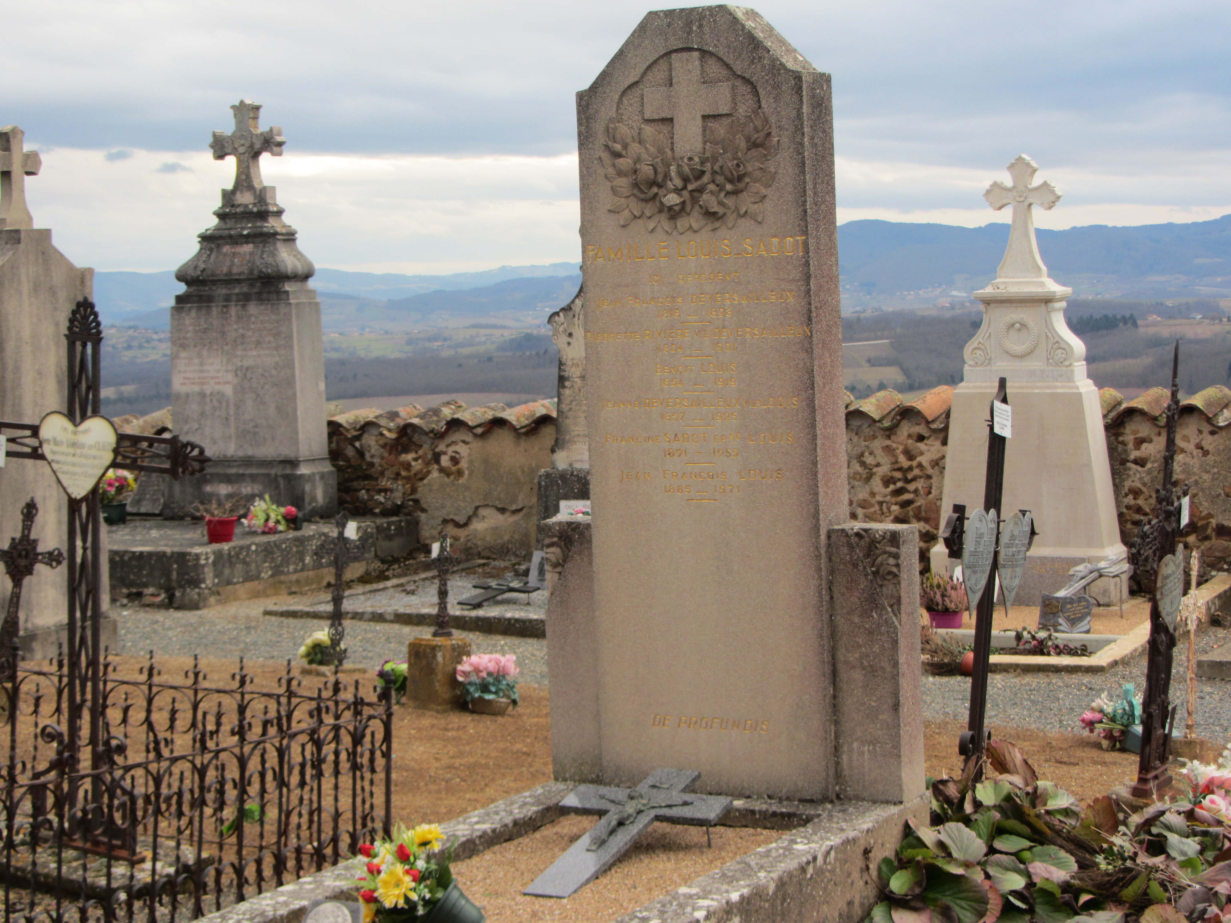 cimetière sur une colline, Saint-Laurent-d'Oingt