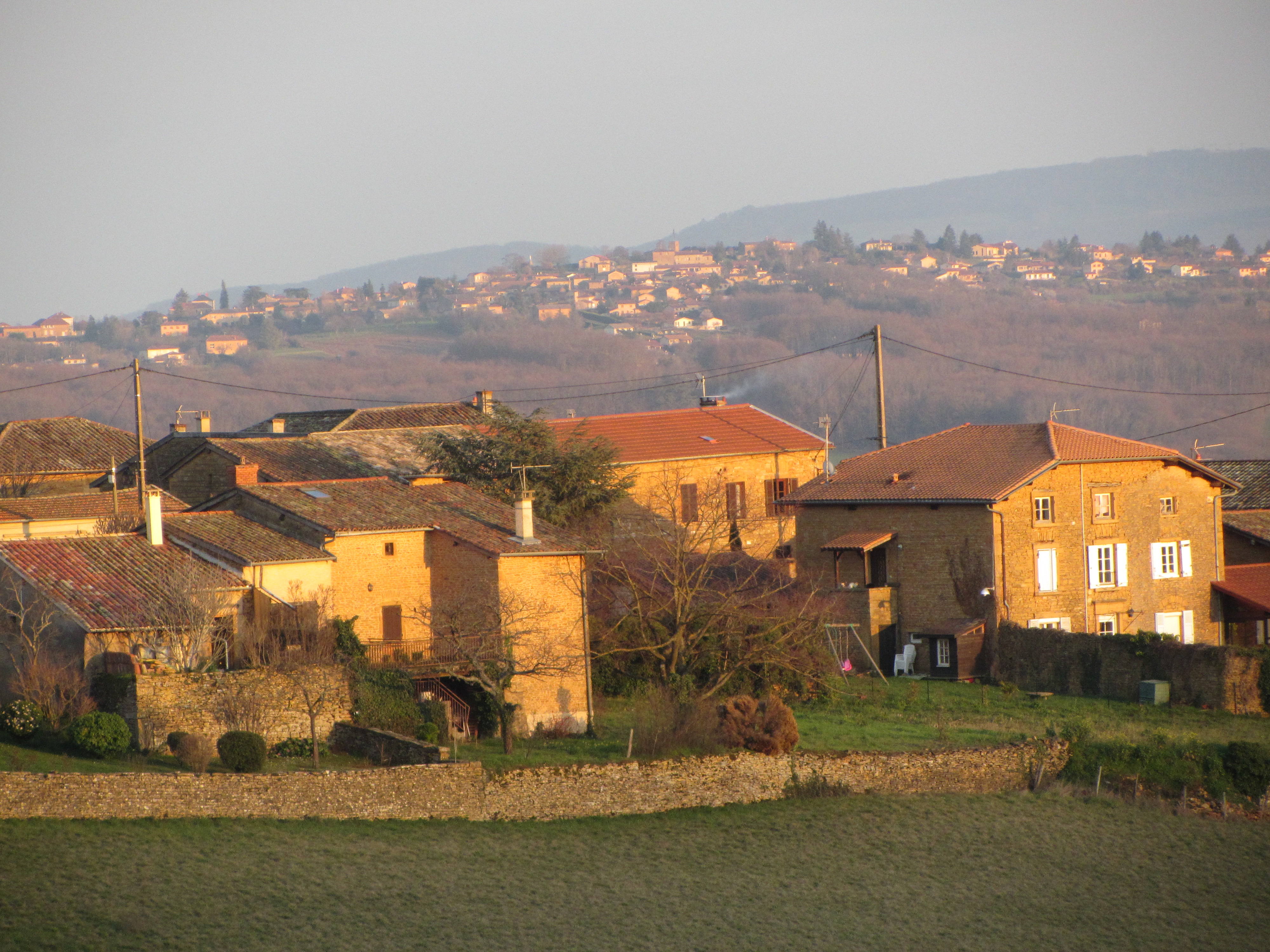 hameau, pierres dorées